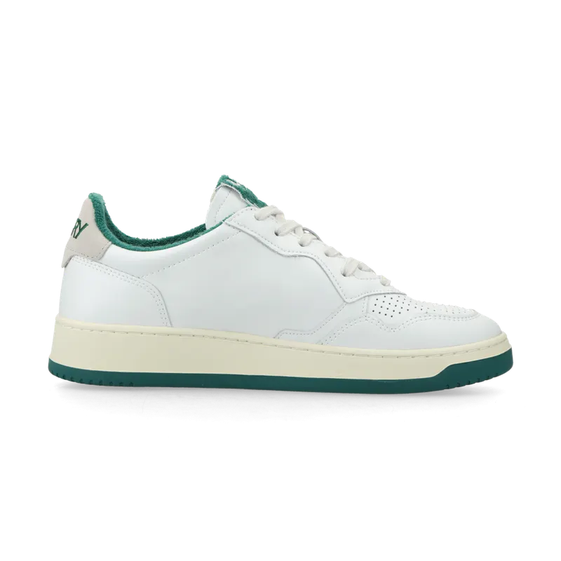 Autry Medalist Low (White / Green) – AULMVS06