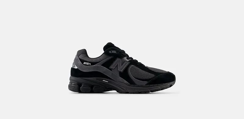 New Balance 2002R “Black Magnet” (M2002RBL)