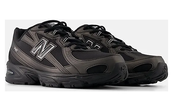 New Balance 740 “Black with Silver Metallic”: zwart met scherpte (4)