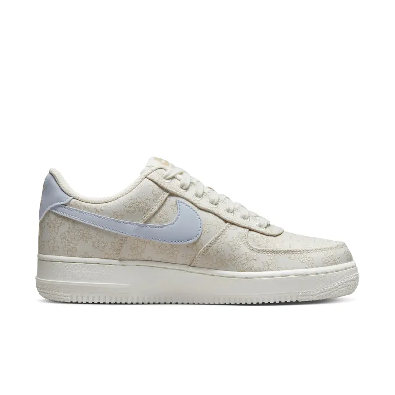 Nike AIR FORCE 1 ’07 SE JACQ “Flower Embroidery” (DR6402-900)