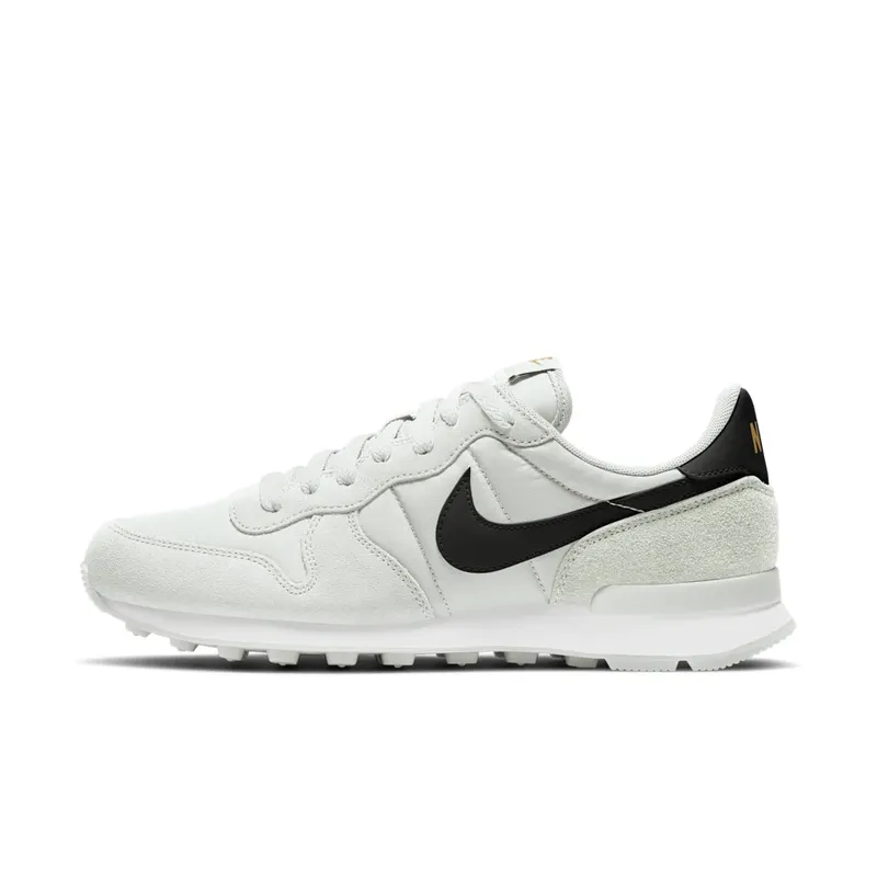 Nike Internationalist “Summit White / Metallic Gold / White / Black” (828407-108)