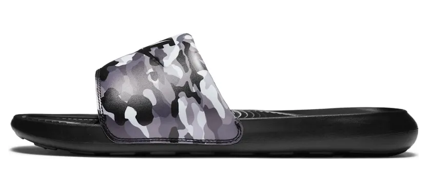 Nike Victori One Slipper met print voor heren Zwart (CN9678-001)