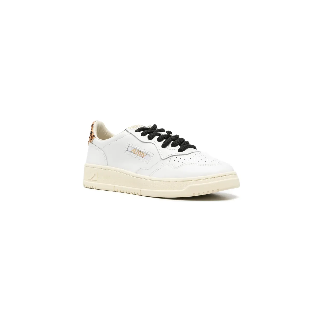 Autry Medalist LOW “White” (AULW OC02) (2)