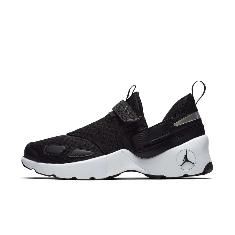 Jordan Trunner LX Black White Sole Black/Black-White (897992-011)