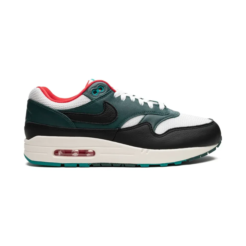 Nike Farfetch English Air Max 1 LeBron James x Liverpool – Green (FB8914)