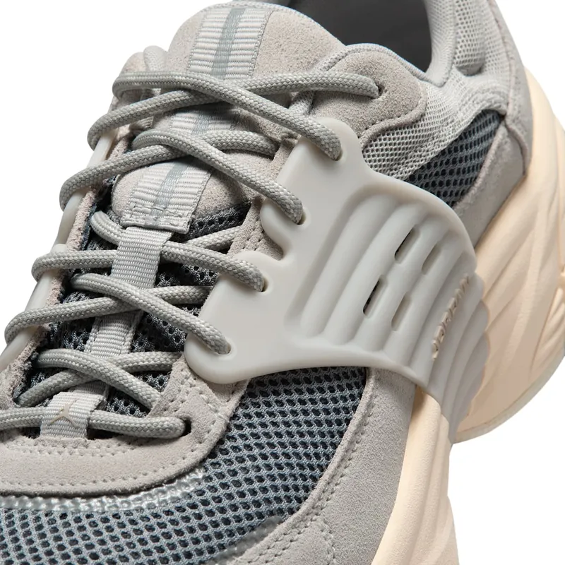 Jordan Trunner Light Iron Ore/Smoke Grey/Chalk/Legend Medium Brown (IB3722-011)