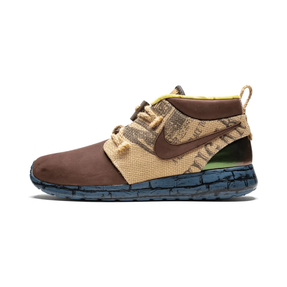 Nike ‘Roshe Run Trollstrike’ – Brown (748863)