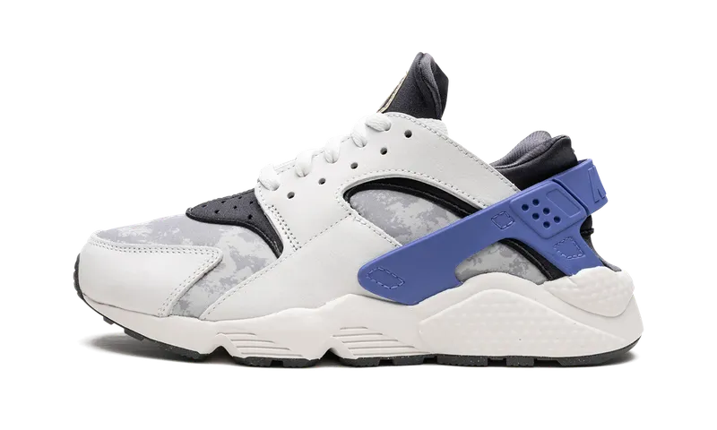 Nike Air Huarache “Social FC” (DR0286-100)