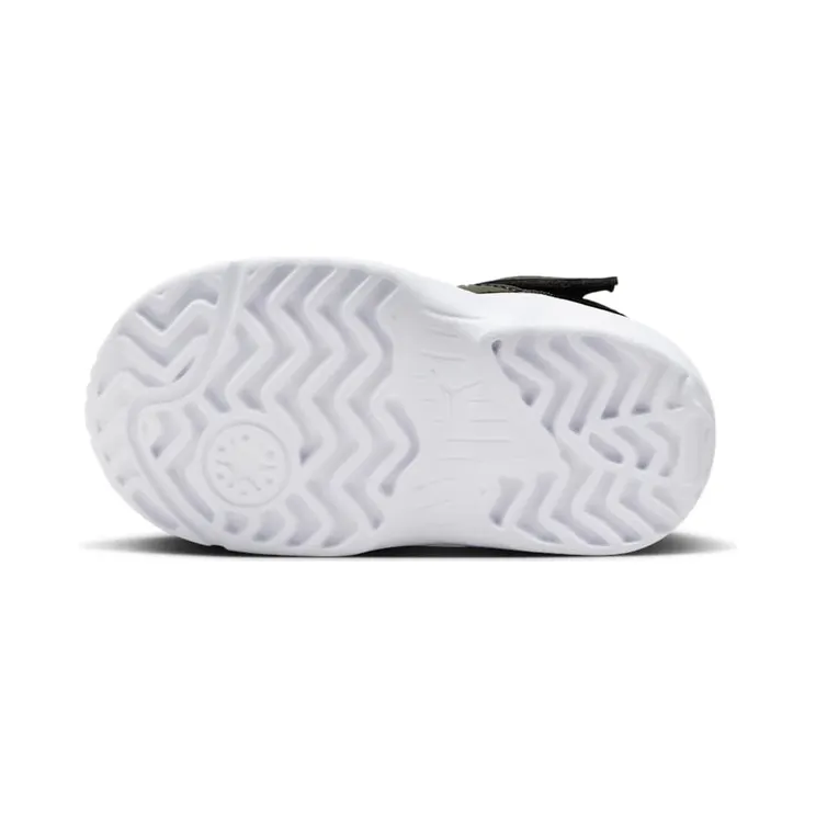 air-jordan-max-aura FQ8296-010