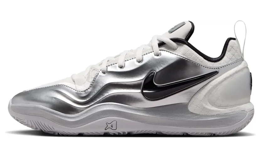 Nike A’Two “Mirrored” (IR4504-100): chroom voor het WNBA All-Star-weekend