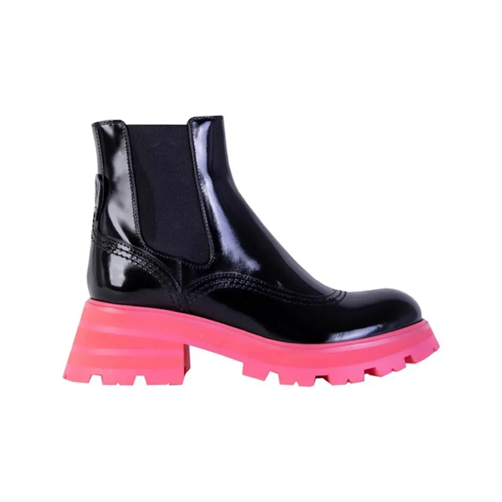 Alexander McQueen Wander Chelsea Boots Black Pink (666368WHZ8C1486)