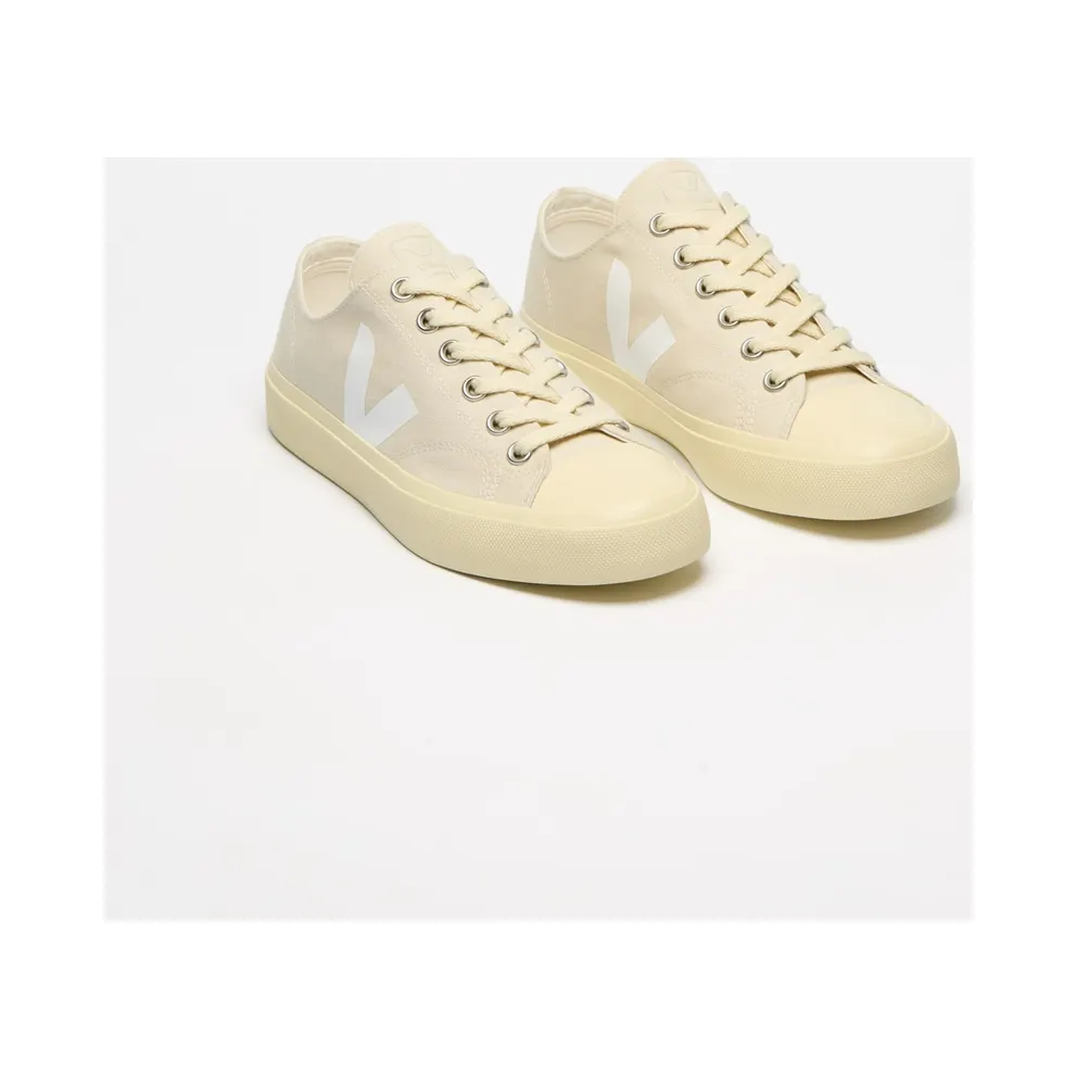 Veja Wata Pierre / White (PL0120568A)