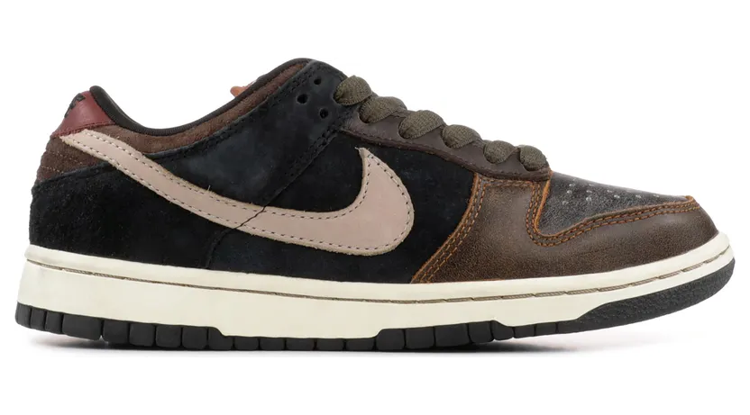 Nike SB Dunk Low Strummer