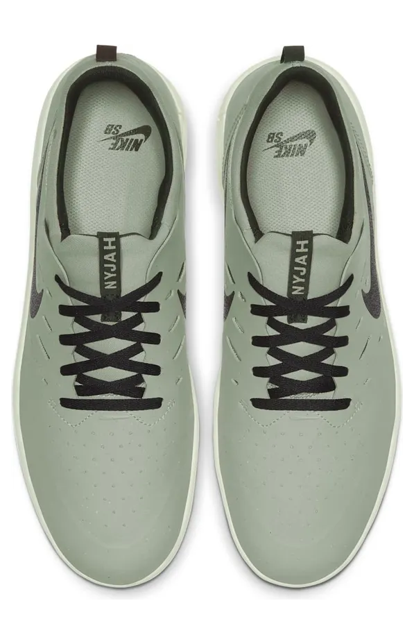 nike-free AA4272-300
