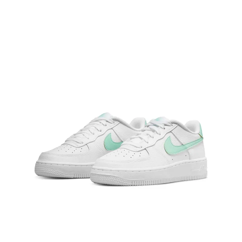 Nike Air Force 1 Older Kids’ White (CT3839-105)
