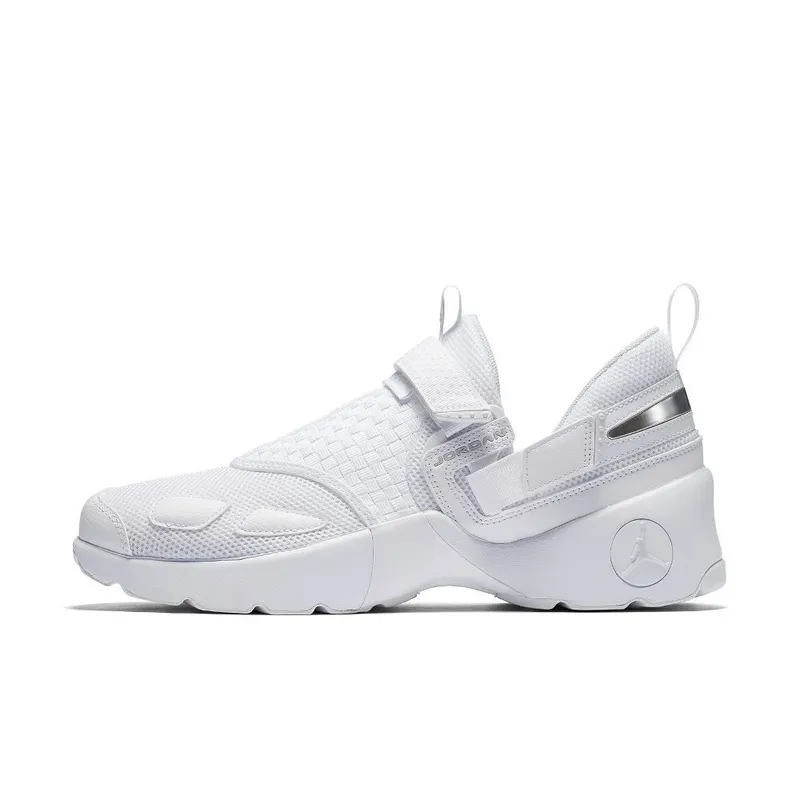 Jordan Trunner LX Triple White White/Pure Platinum (897992-100)