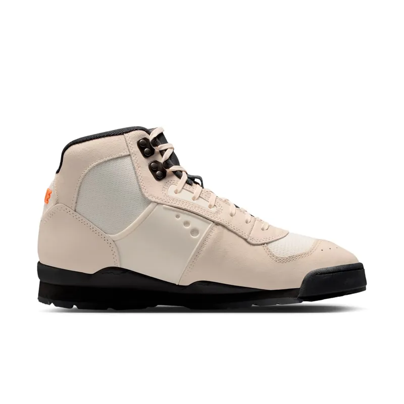 Nike Baltoro QS “Chalk Safety Orange”: winter-ready en clean (3)
