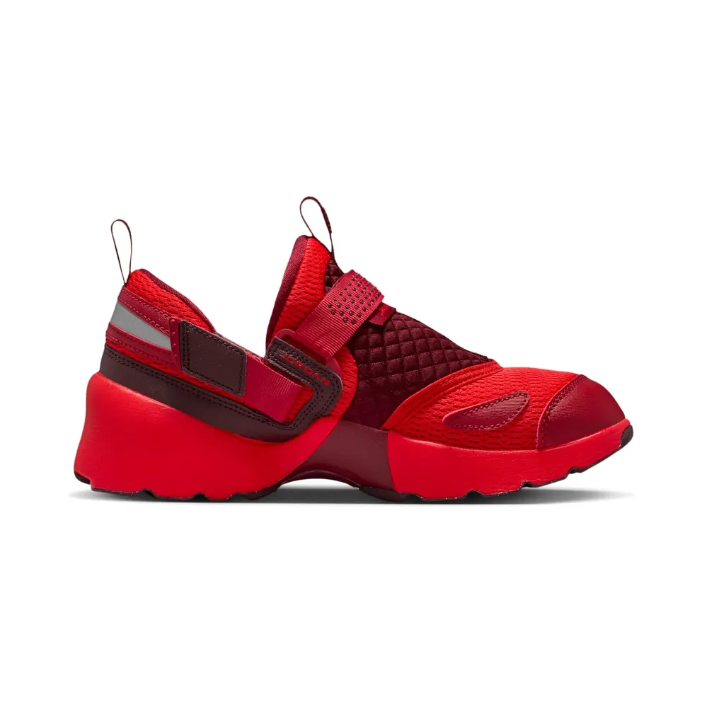 Jordan Trunner LX “Chile Red” (HQ2164-601)
