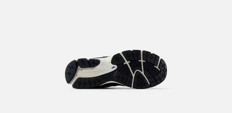 New Balance 2002R Quilted Black (M2002RPG)