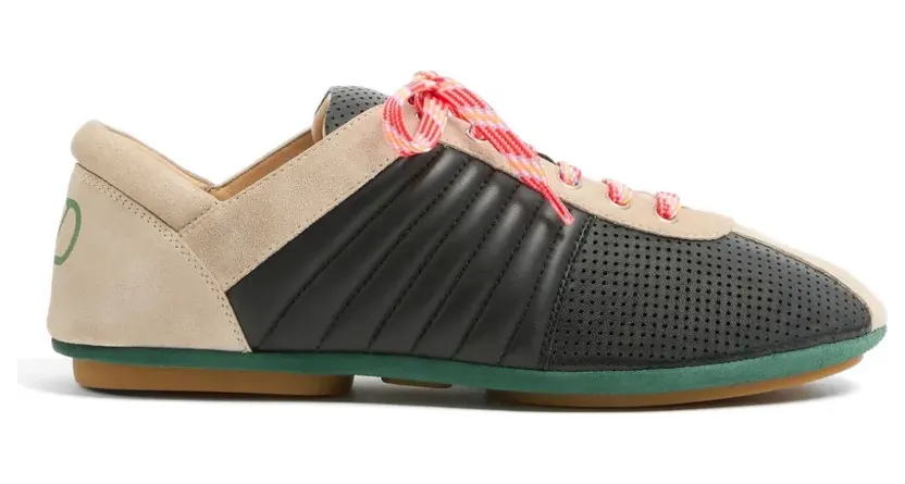 Valentino Garavani Strikie Sneakers aus perforiertem Nappa und Wildleder – Schwarz (YS0M58FFB)