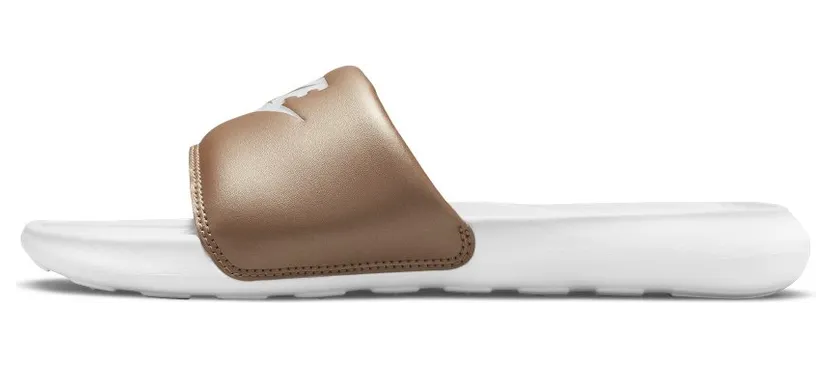 nike-victori-one CN9677-900