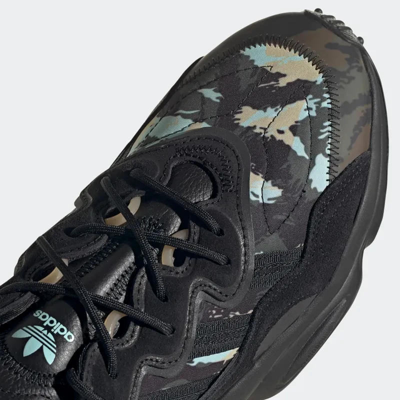 adidas OZWEEGO Core Black / Core Black / Hazy Beige (GV9710)