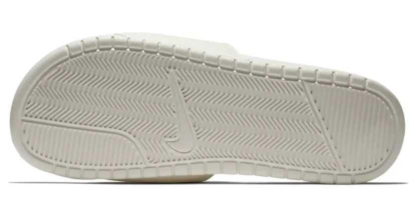 nike-benassi AQ8614-101