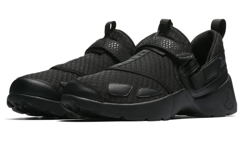 Jordan Trunner LX Triple Black