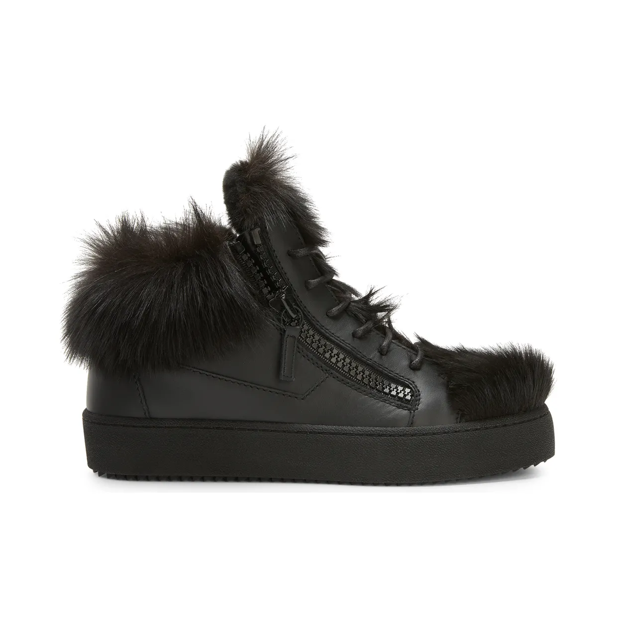 Giuseppe Zanotti Sneakers semi-montantes confectionnées en cuir noir et fourrure véritable avec lacets en coton assortis et doublure en shearling, dotées d’un détail signature » caoutchouté noir sur la languette et de fermetures à glissière en plastique sur les côtés de l (RW20055001)