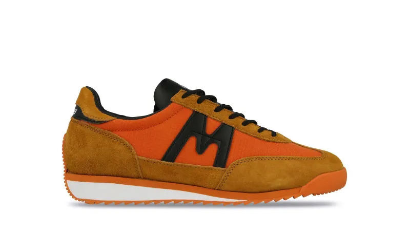 Karhu Mestari – “Jaffa Orange Black” (F805001)