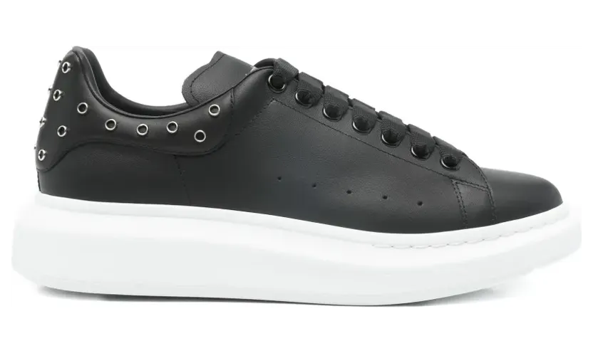 Alexander McQueen Oversized mit Ösendetail “Black” (856519WIAJR)