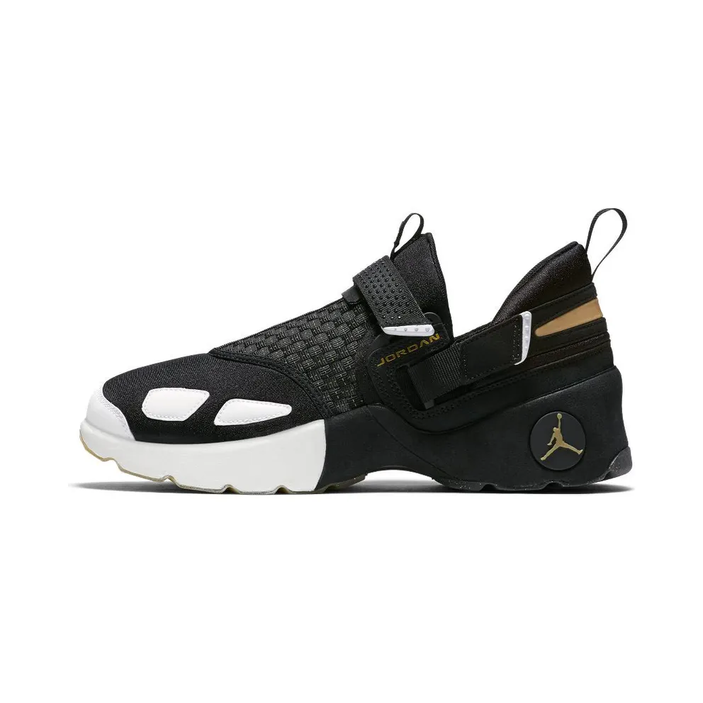 Jordan Trunner LX BHM (2017) White/Black-Metallic Gold (909408-032)