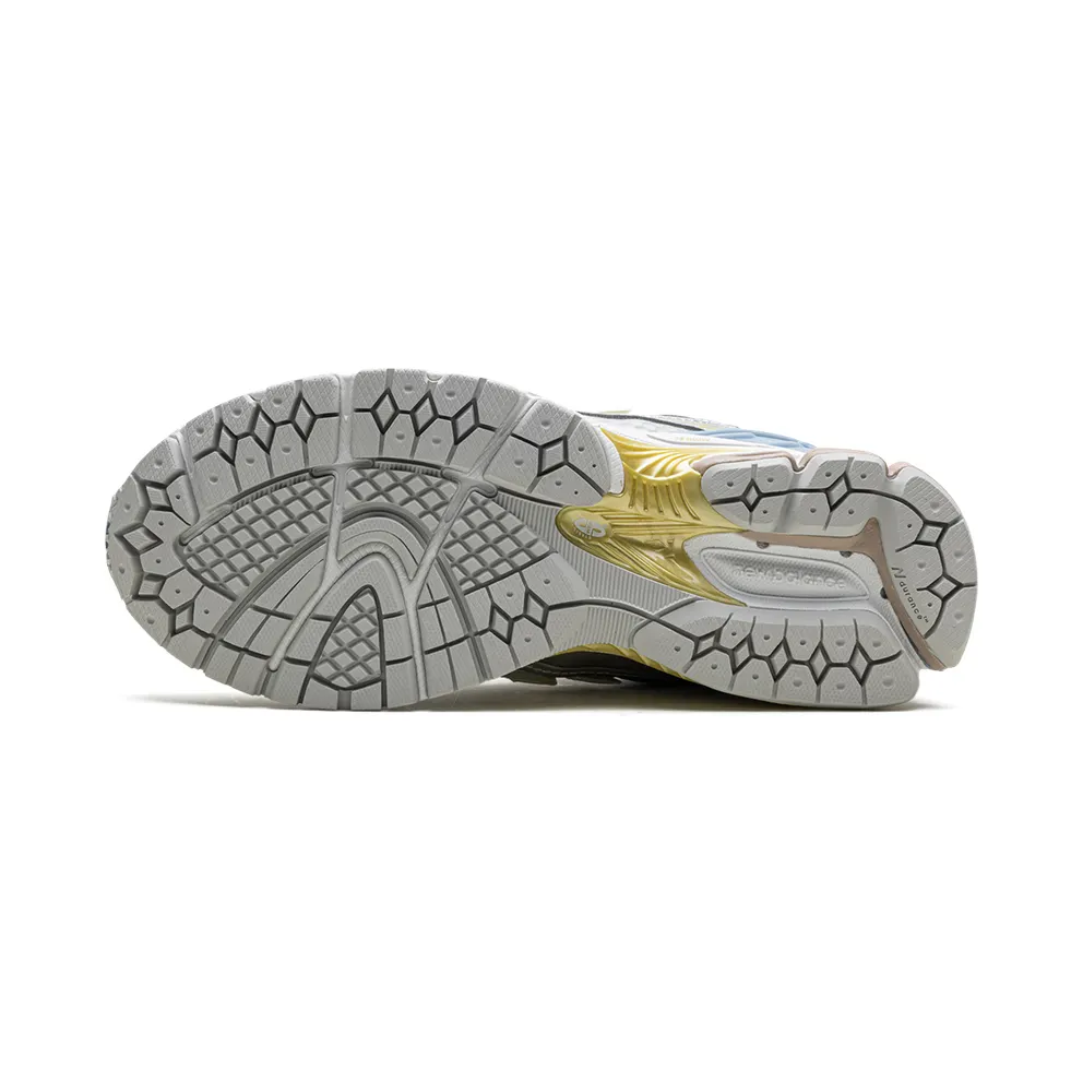 New Balance 1906R “Kith- White” (M1906RKC)