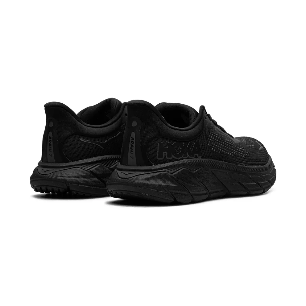 Hoka Arahi 7 Wide “Black / Black” (1147890-BBLC)