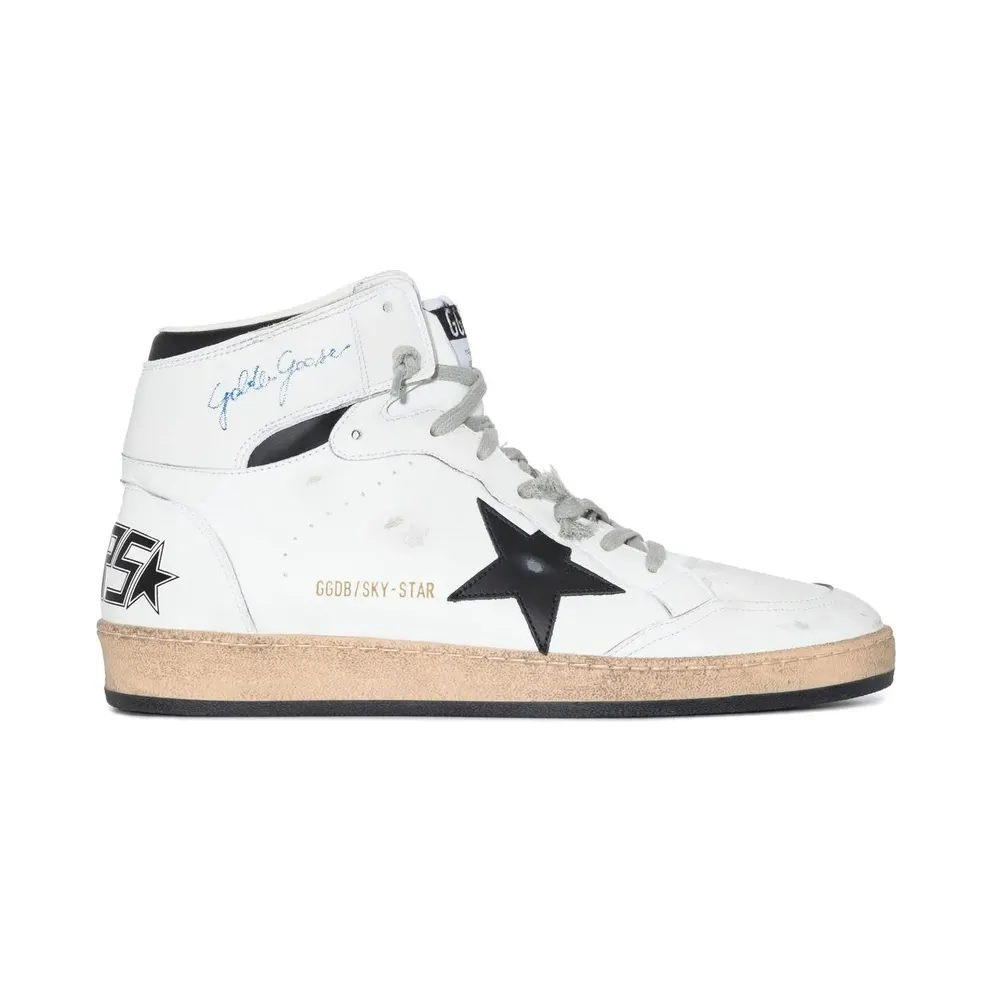 Golden Goose Sky-Star Sneakers aus weißem Leder mit schwarzen Lederstern (GMF00230F002190)