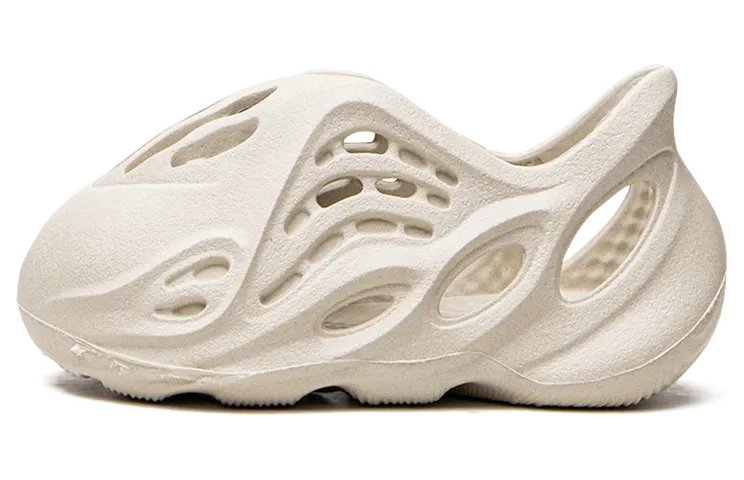 Yeezy Foam Rnnr “Sand” (GW7231)
