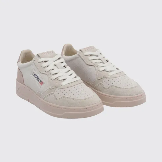 Autry Medalist Low Trainers in Smooth Calfskin with Contrast Details Pink (AULWTS36)