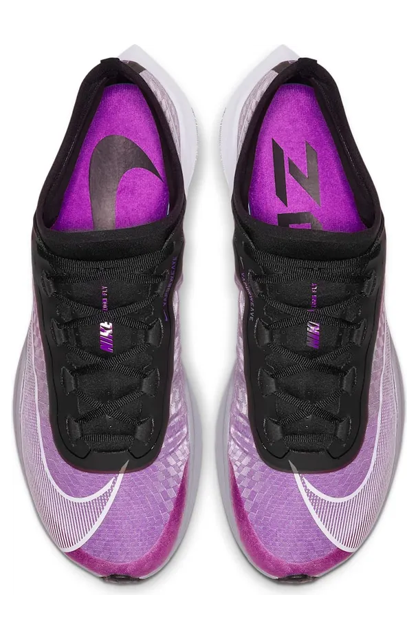 nike-zoom AT8240-500