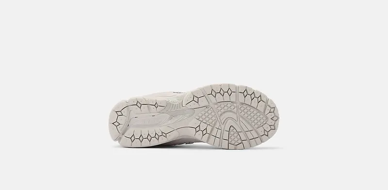 New Balance 2002R Light Gray (U2002RGR)