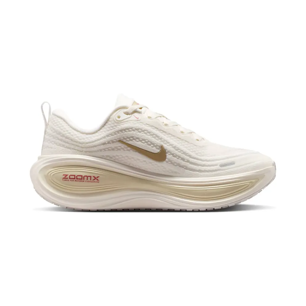 Nike Vomero Plus “Sail Metallic Gold Grain” (HV8154-109)