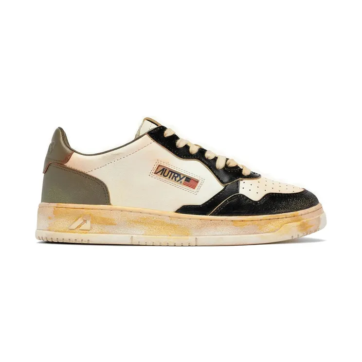 Autry Medalist Super Vintage Perforated-toe “White/Black” (AVLM SV06)