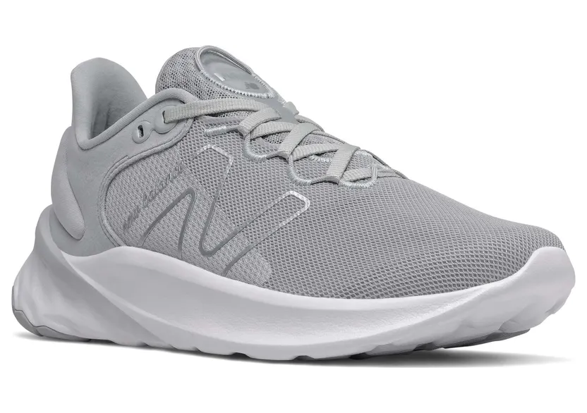 new-balance-sneaker WROAVSS2