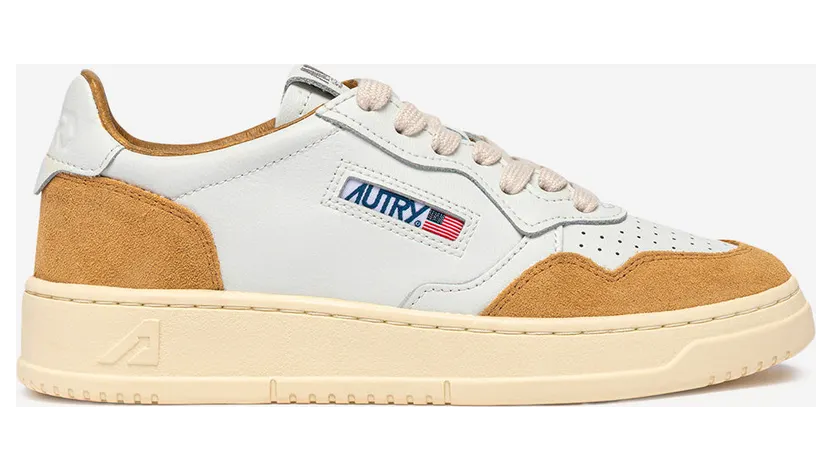 AUTRY_M Medalist Low in white leather and mustard suede__46 AULM-FT18