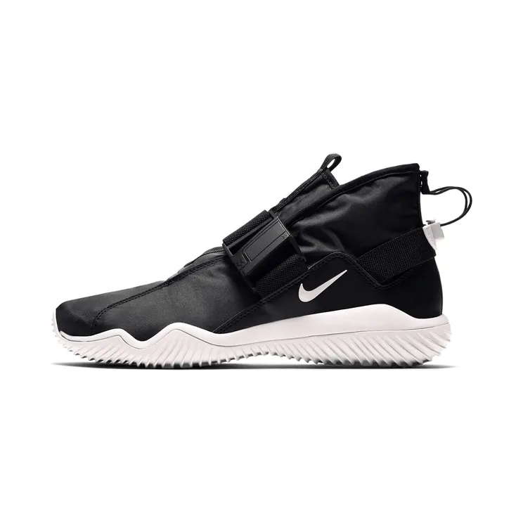 Nike Komyuter “Black / Summit White” (AA2211-001)