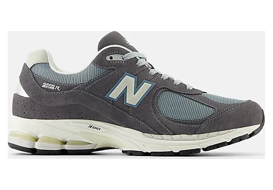 New Balance 2002R “Magnet” (M2002RFB)