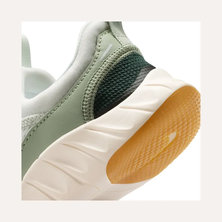 nike-free IQ5811-002