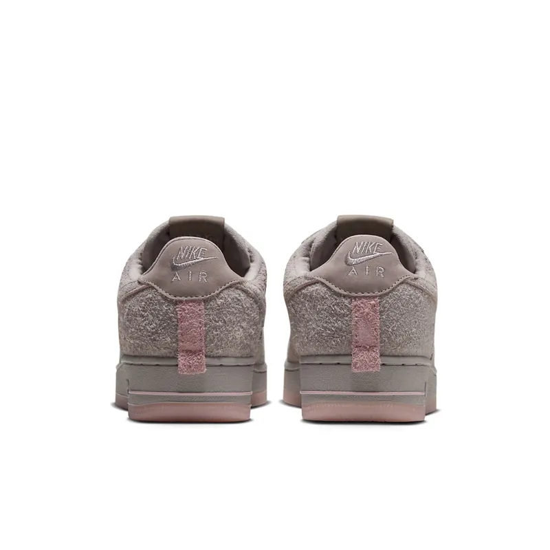 De Air Force 1 ’01 ‘Metrocard’ is pure New York in shaggy suede (6)