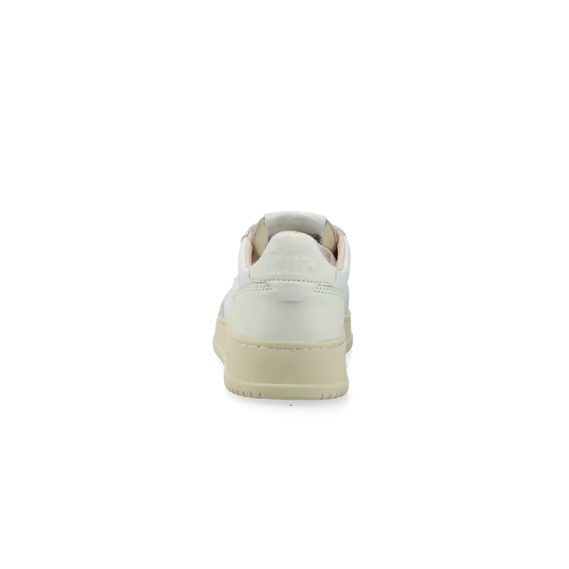 Autry Medalist Low W (goat / wash / white / white) – AULWGH01