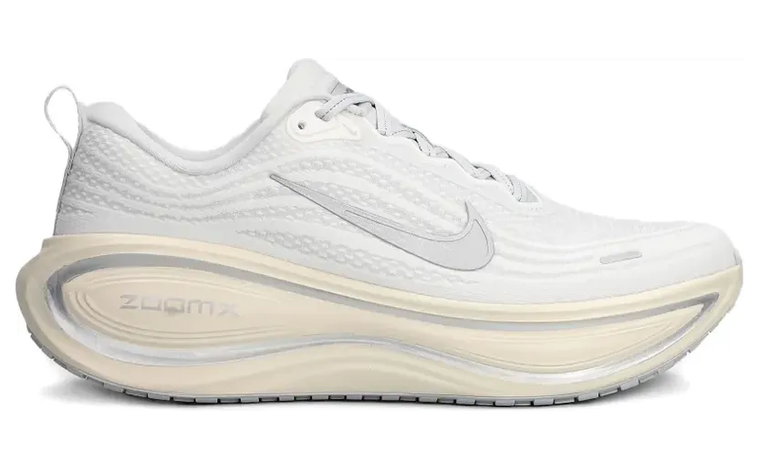 nike-vomero-plus IQ0308