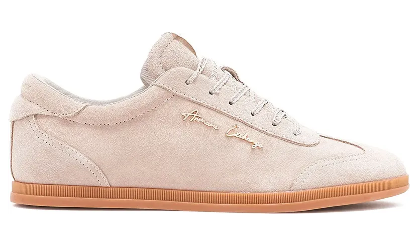 Armani Exchange Wildleder-Sneakers mit Logo-Schild – Nude (XW002797AF17465)